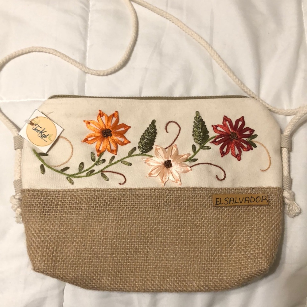 Authentic,handmade,vintage,embroidered floral El Salvador bag w change purse - Picture 3 of 8